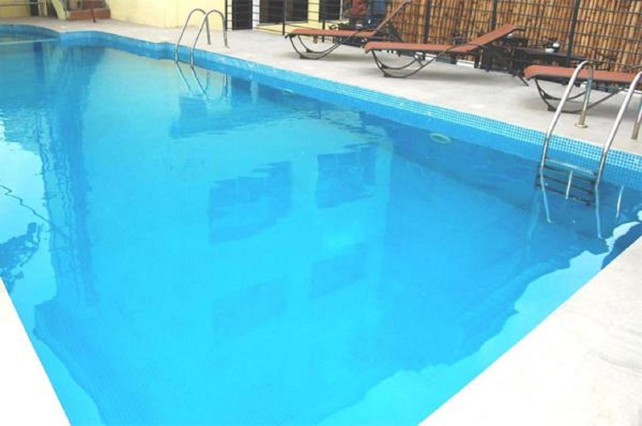 Glee Hotel Aliayabiagba Екстер'єр фото