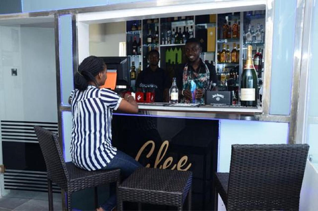 Glee Hotel Aliayabiagba Екстер'єр фото
