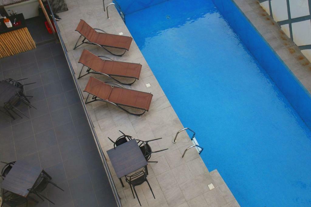 Glee Hotel Aliayabiagba Екстер'єр фото