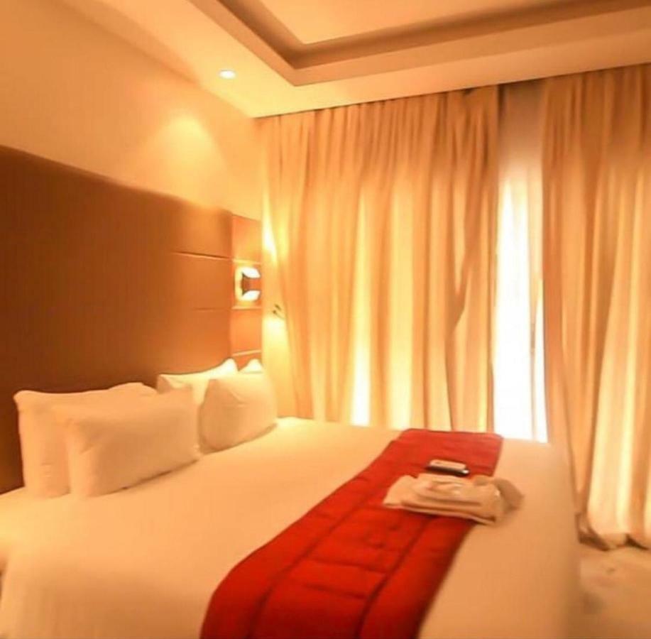 Glee Hotel Aliayabiagba Екстер'єр фото