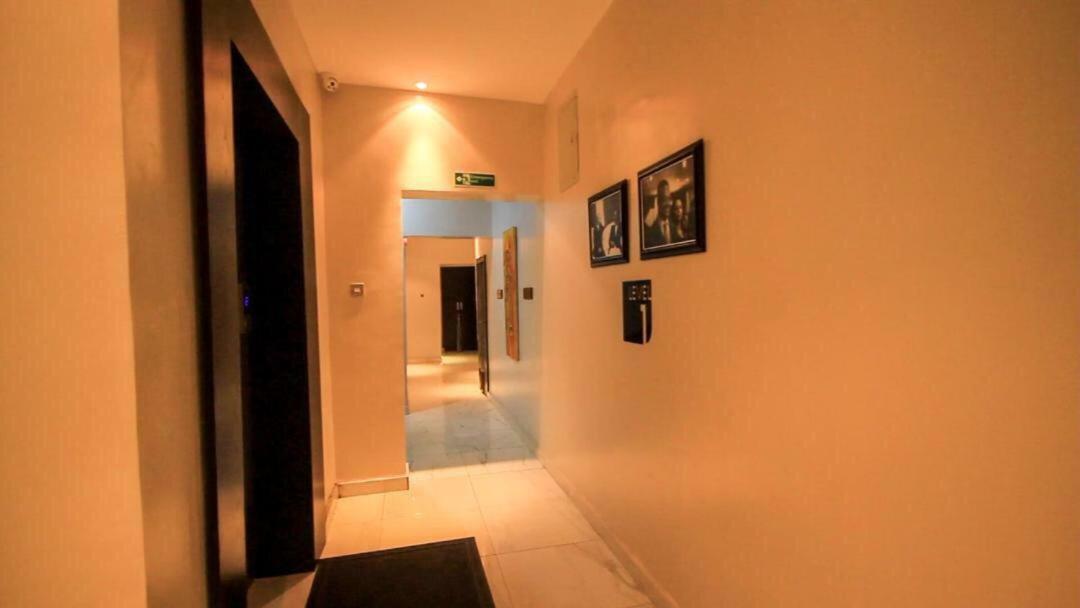 Glee Hotel Aliayabiagba Екстер'єр фото