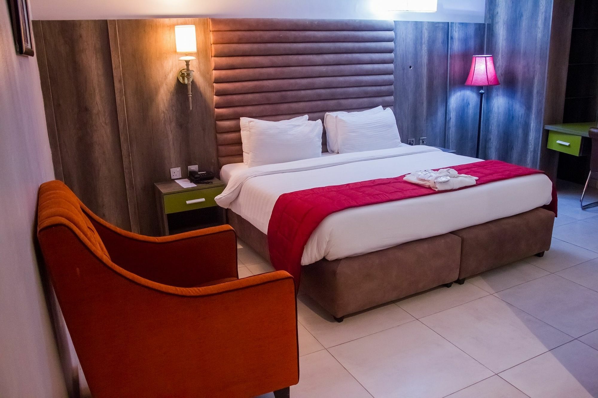 Glee Hotel Aliayabiagba Екстер'єр фото