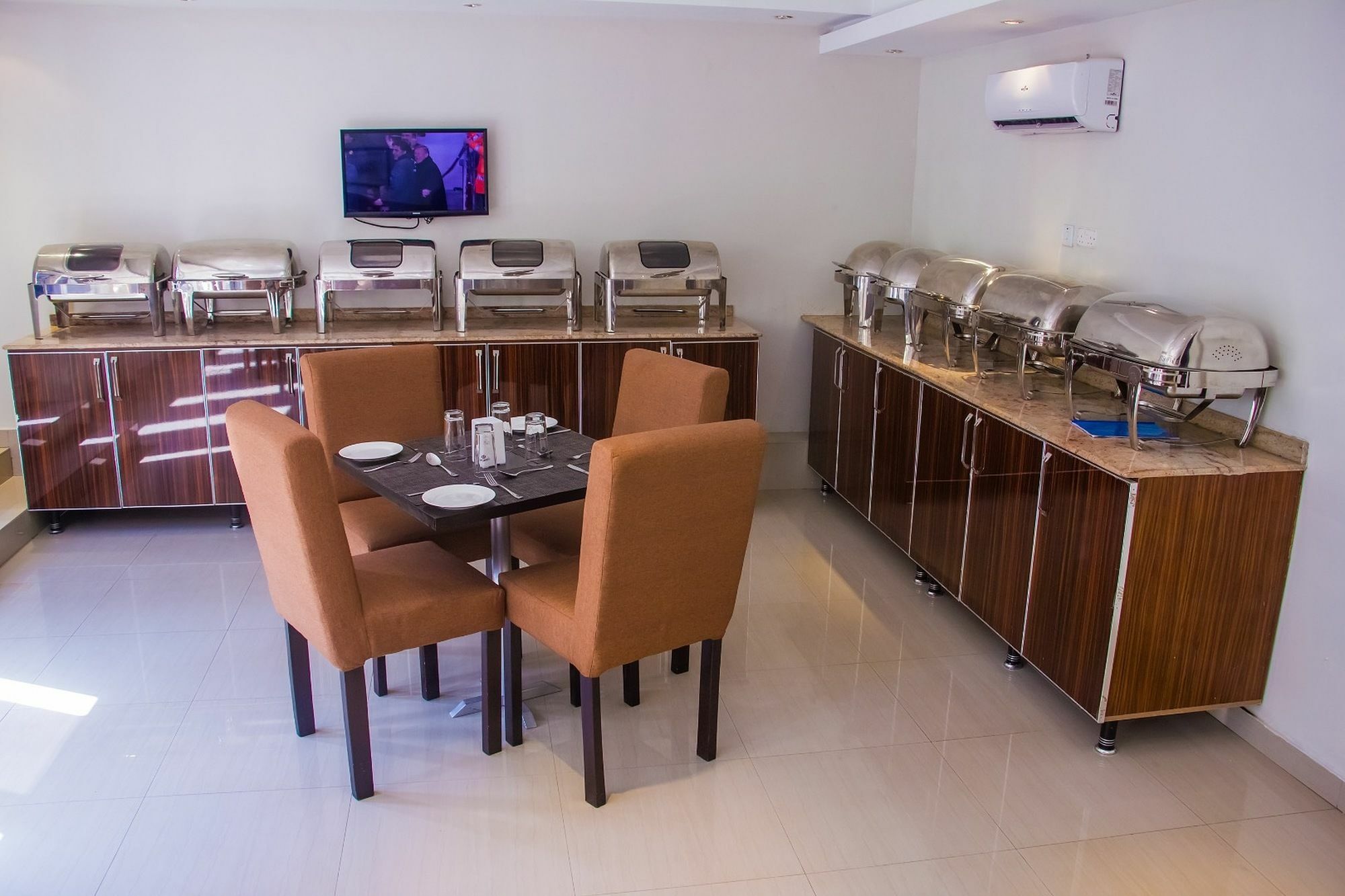 Glee Hotel Aliayabiagba Екстер'єр фото