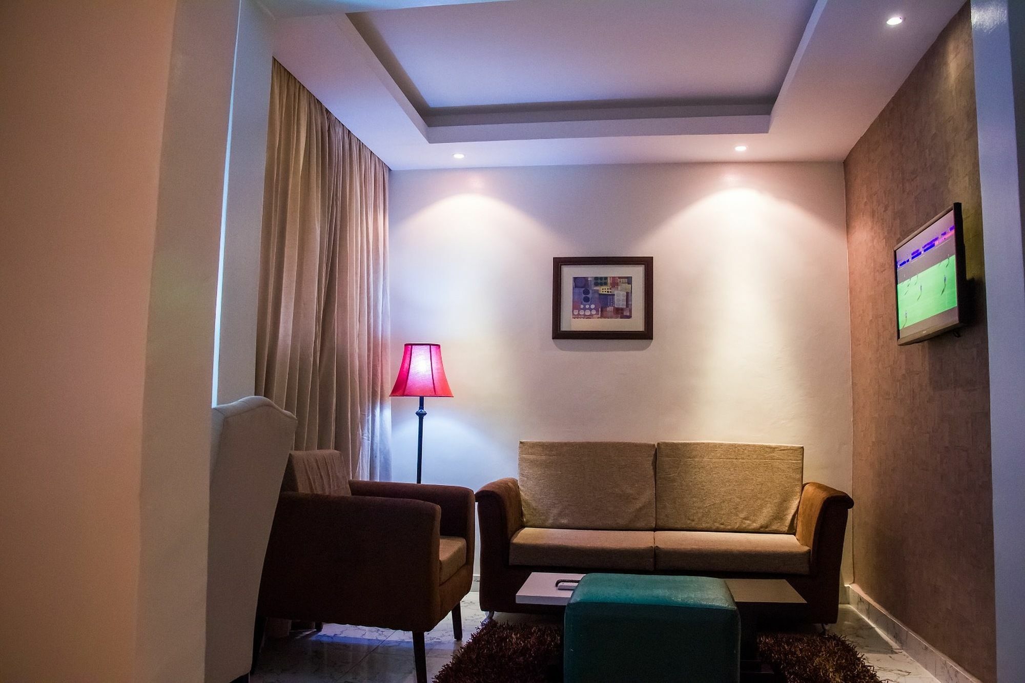 Glee Hotel Aliayabiagba Екстер'єр фото