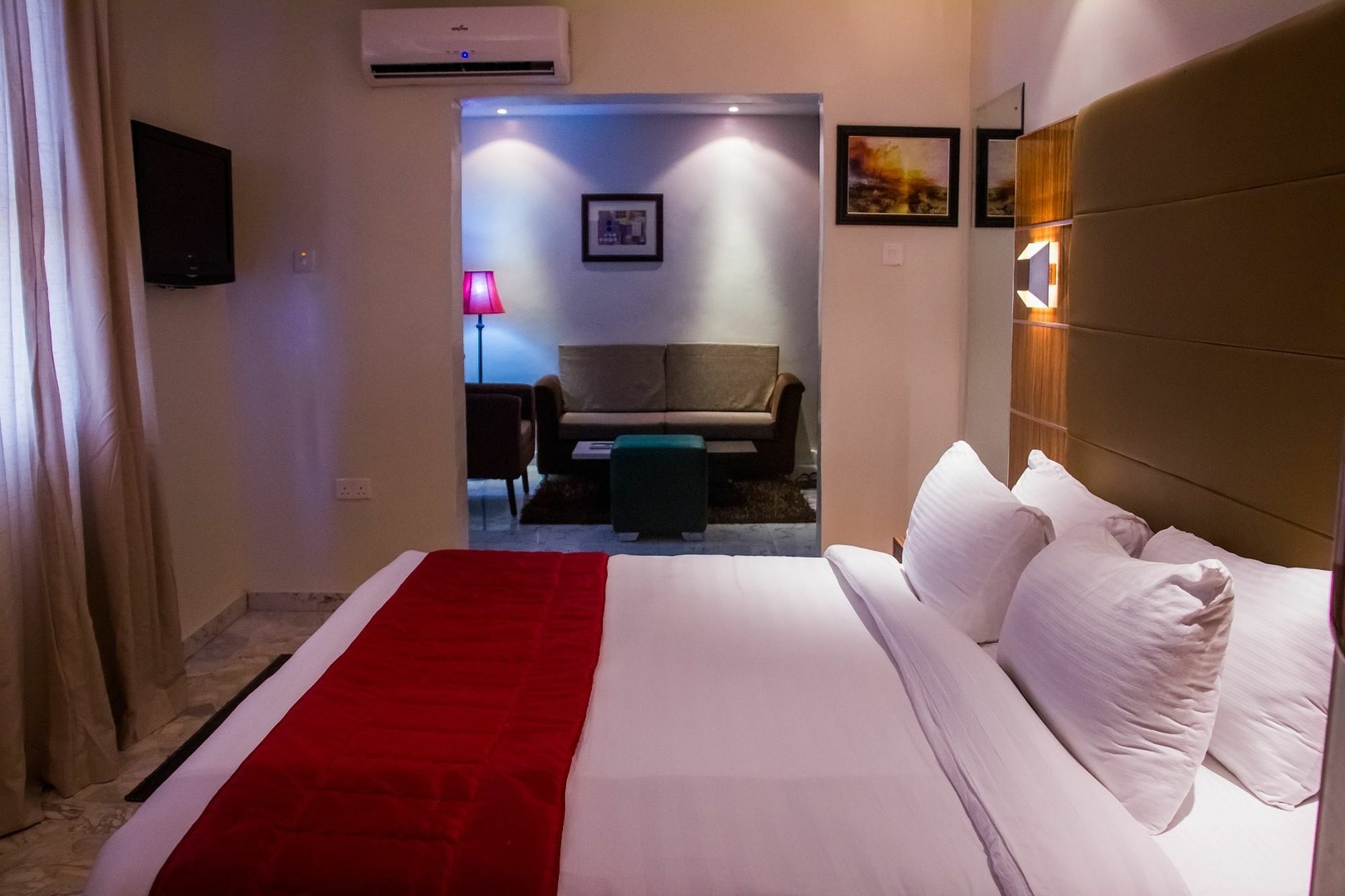 Glee Hotel Aliayabiagba Екстер'єр фото