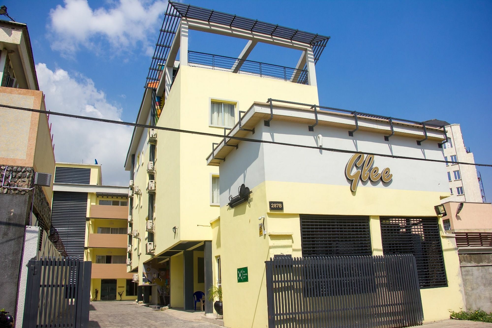 Glee Hotel Aliayabiagba Екстер'єр фото
