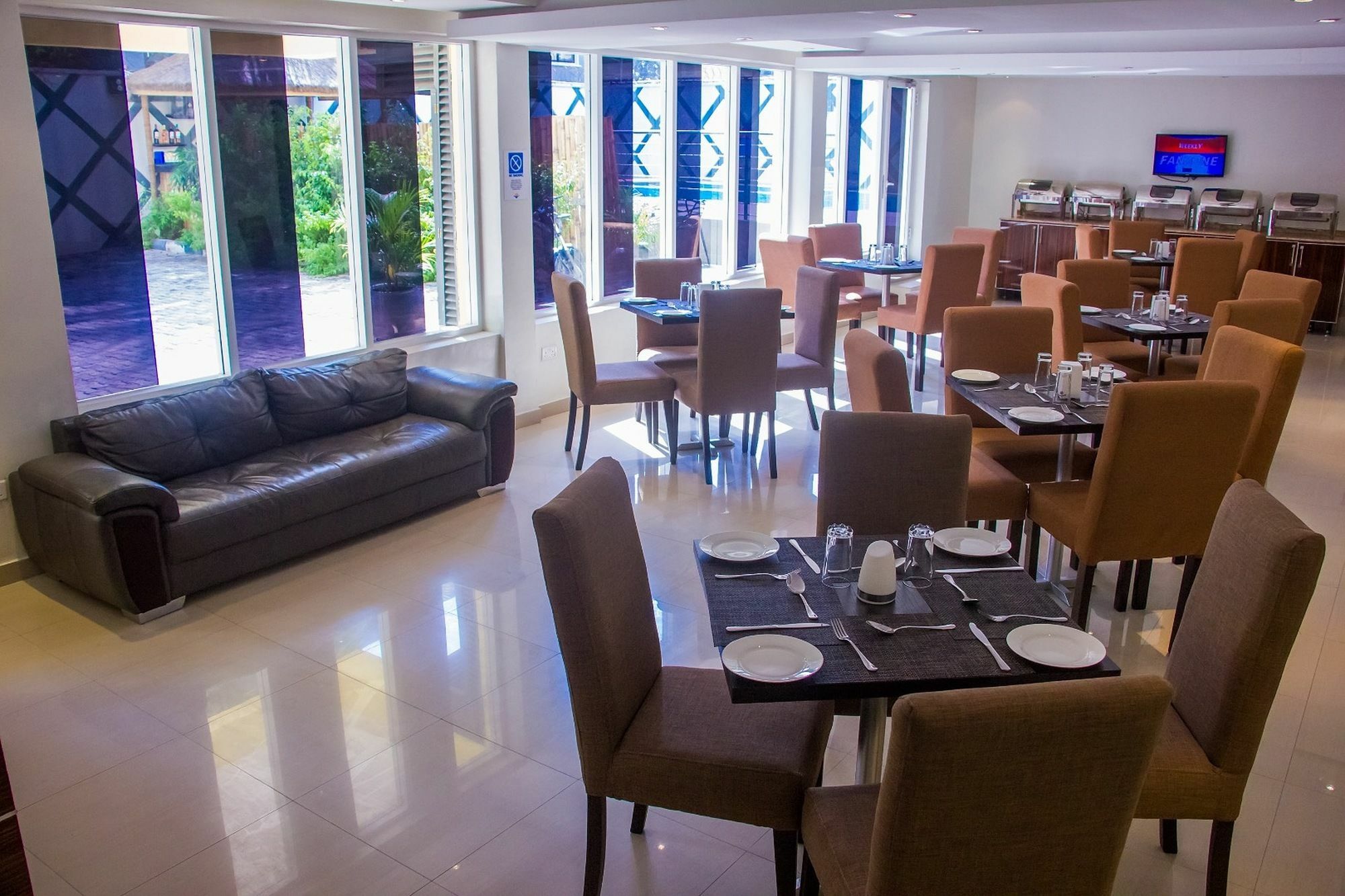 Glee Hotel Aliayabiagba Екстер'єр фото