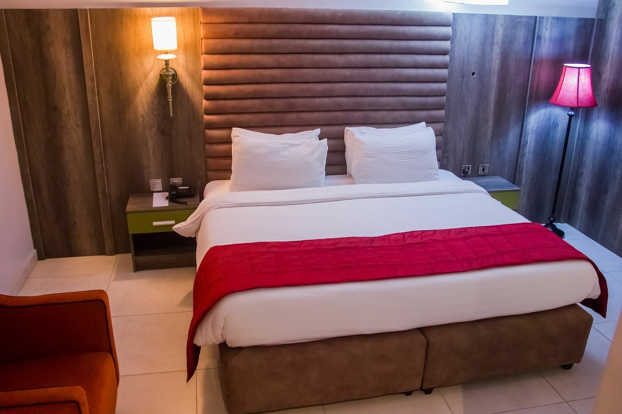 Glee Hotel Aliayabiagba Екстер'єр фото