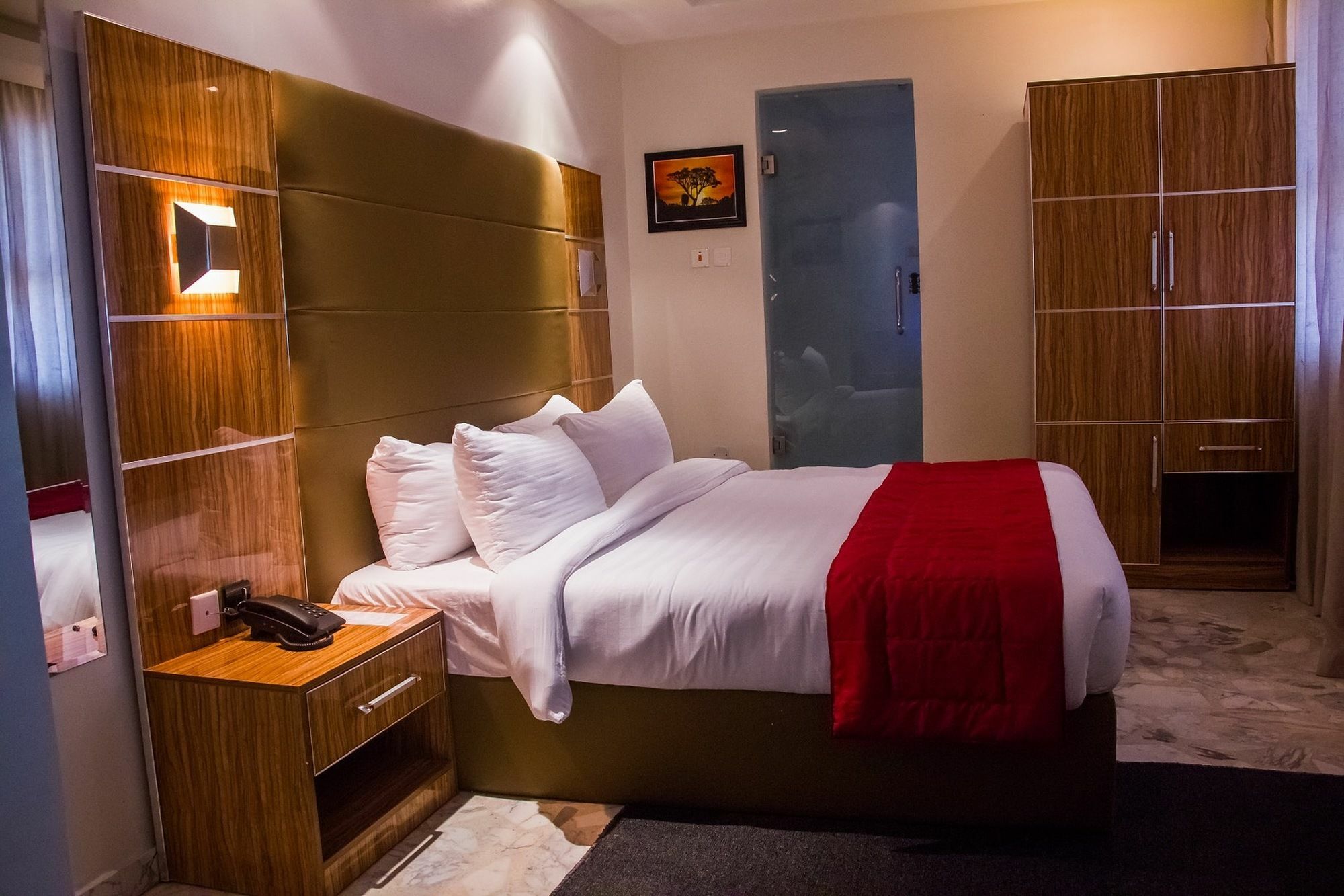 Glee Hotel Aliayabiagba Екстер'єр фото