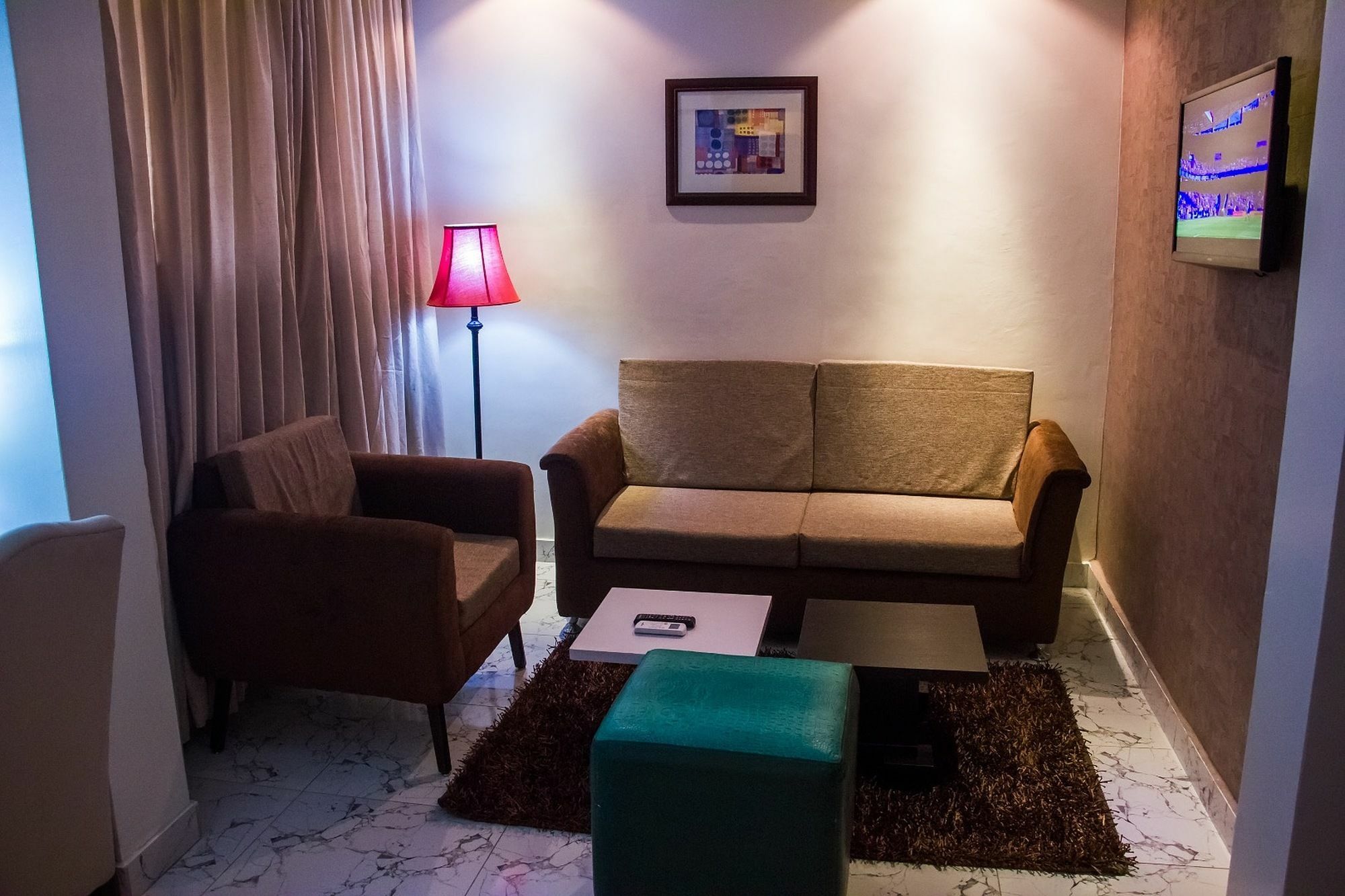 Glee Hotel Aliayabiagba Екстер'єр фото
