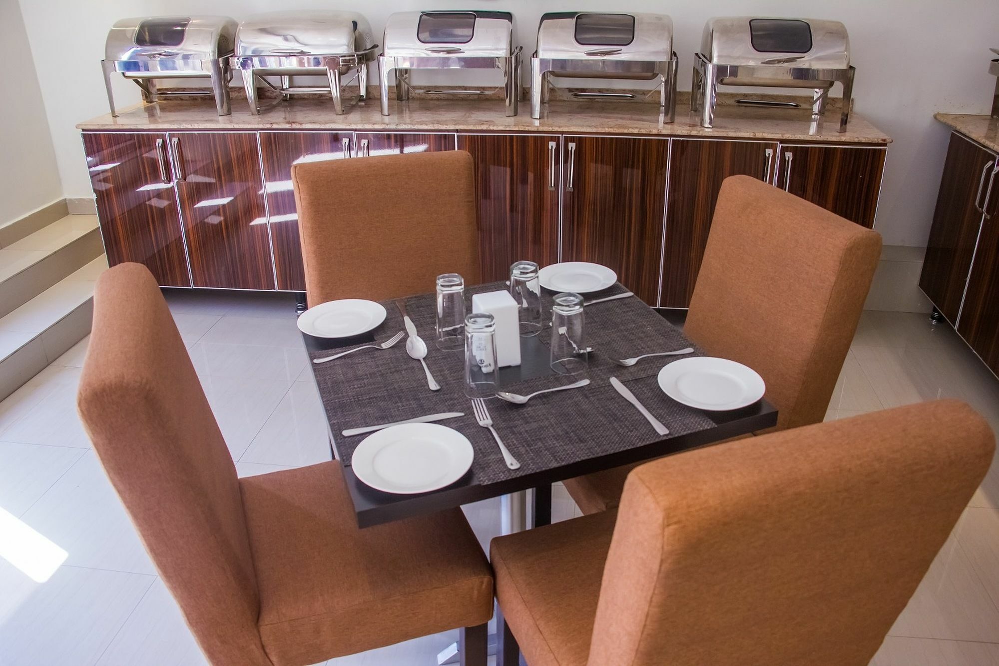 Glee Hotel Aliayabiagba Екстер'єр фото